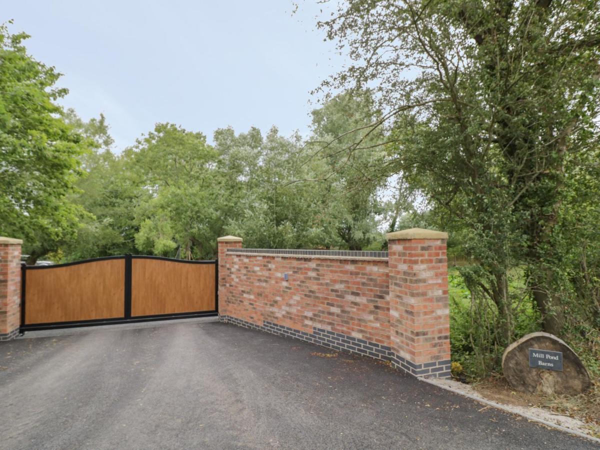 The Barn Villa Redditch Exterior photo